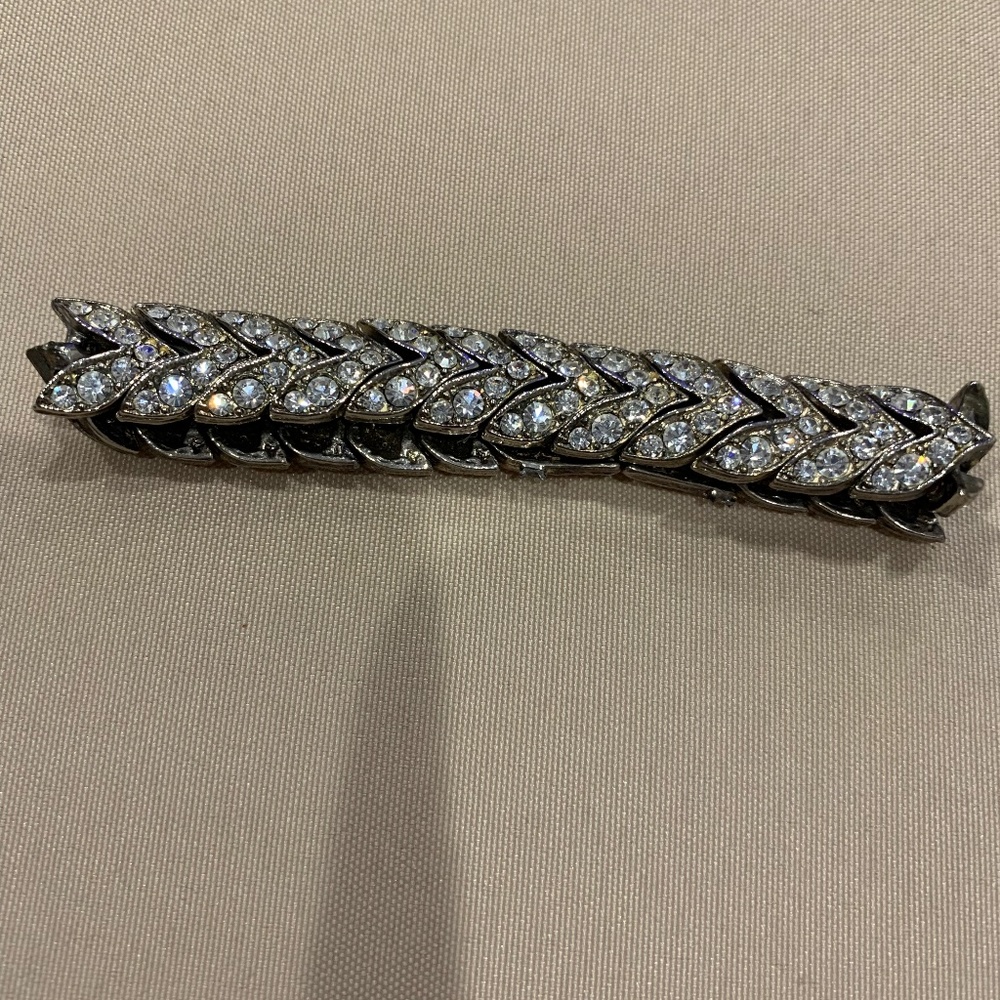Silvertone Vintage Bracelet w/ Rows of Clr. Rhinestones in a “V” Shaped Setting